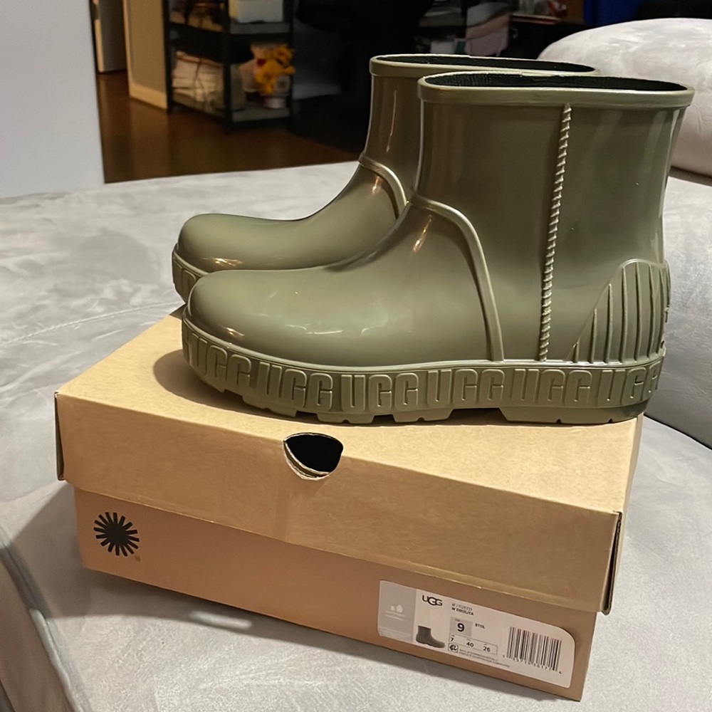 UGG rain boots